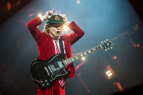 angus young ac/dc